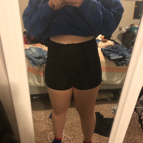 Black high waisted shorts size 9 - Picture 1 of 4